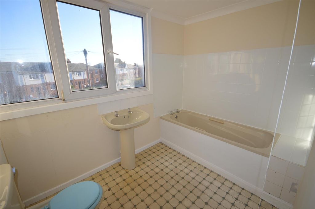 Property photo 2 of 4 Bathroom