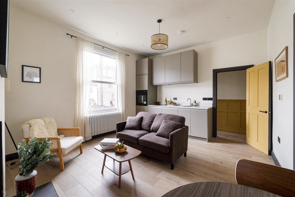 Property photo 3 of 24 Palmerston Road, E7