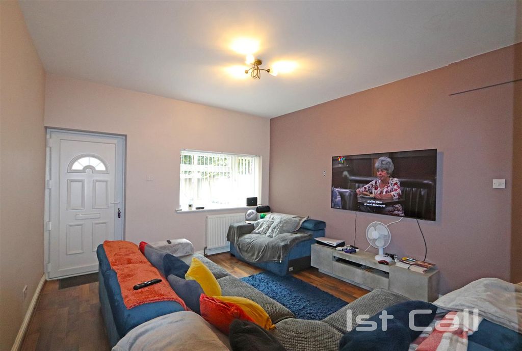 Property photo 2 of 14 Lounge.Jpg