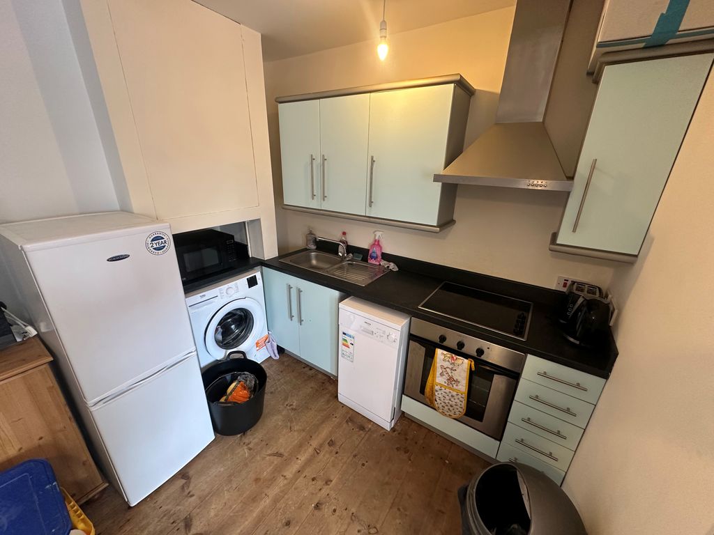 Property photo 3 of 5 Kitchen