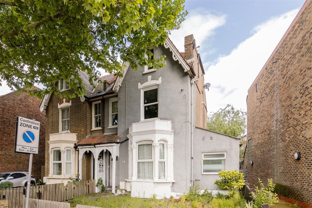 Property photo 1 of 18 Palmerston Road, E17