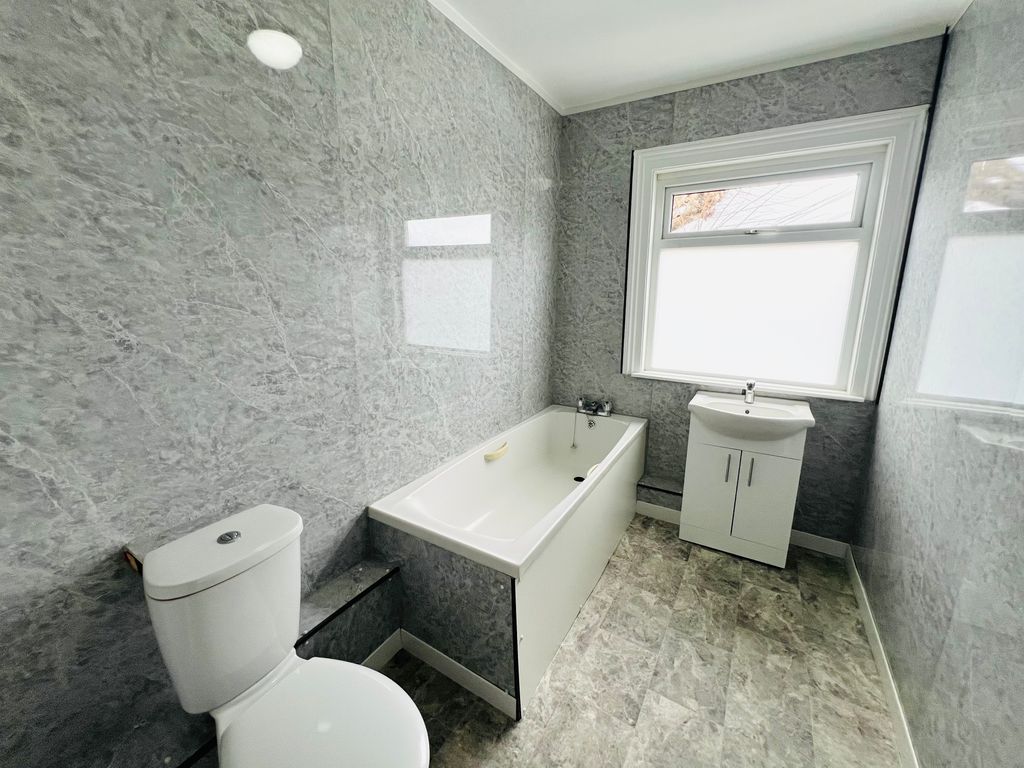 Property photo 3 of 5 Bathroom