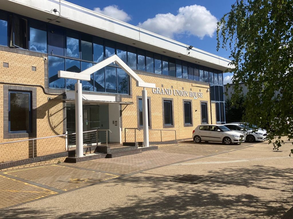 Property photo 2 of 10 Front Aspect