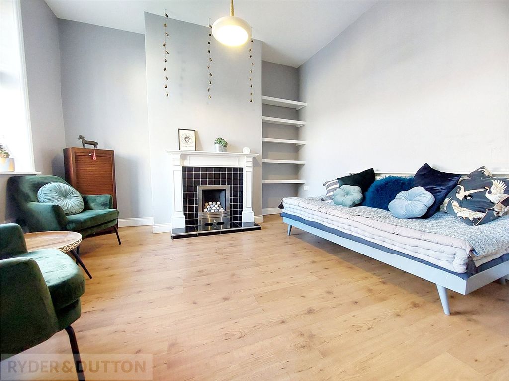 Property photo 2 of 14 Lounge