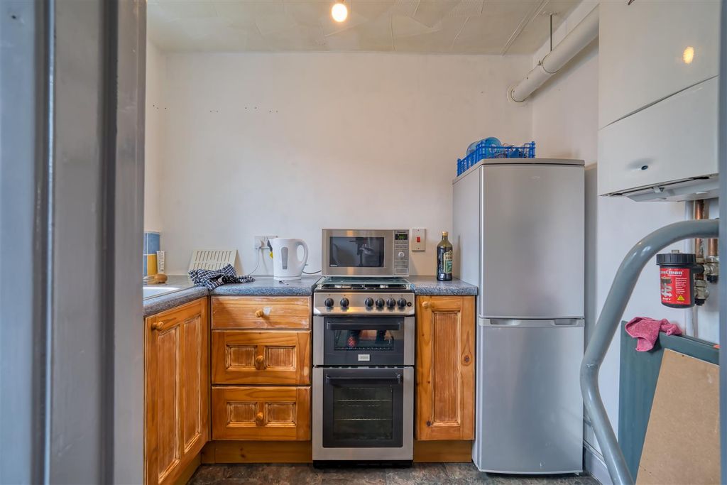 Property photo 2 of 7 Kitchen