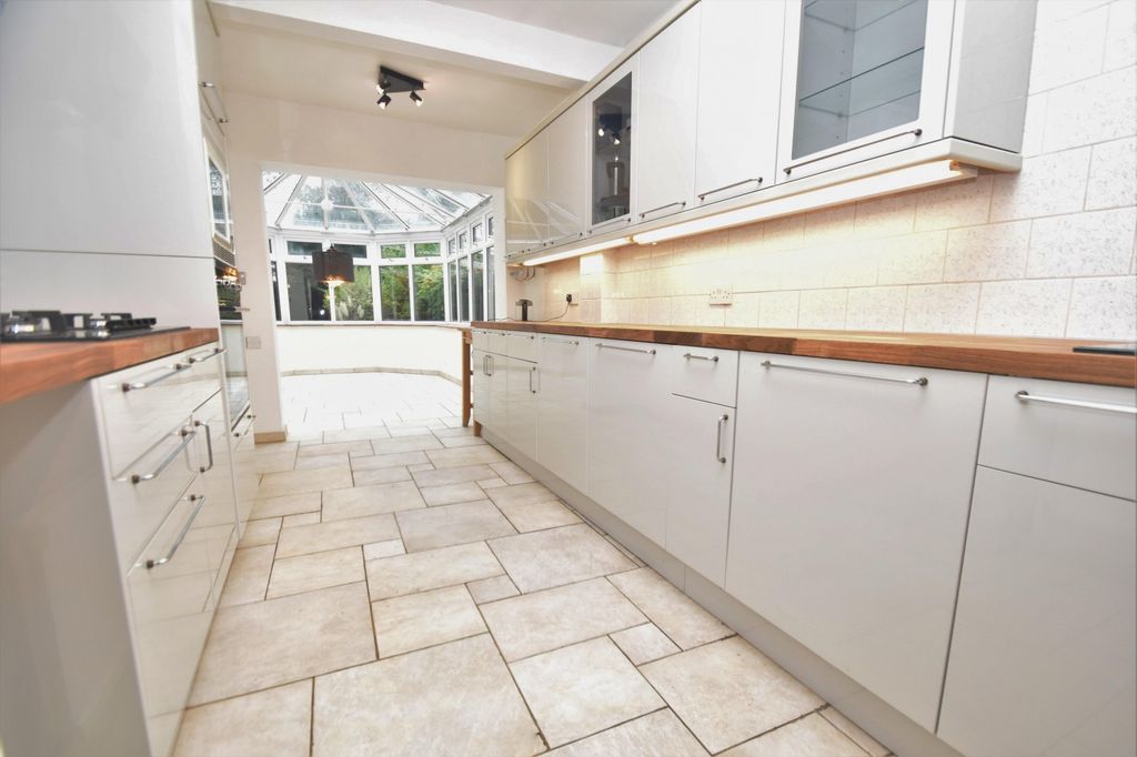 Property photo 2 of 12 Kitchen
