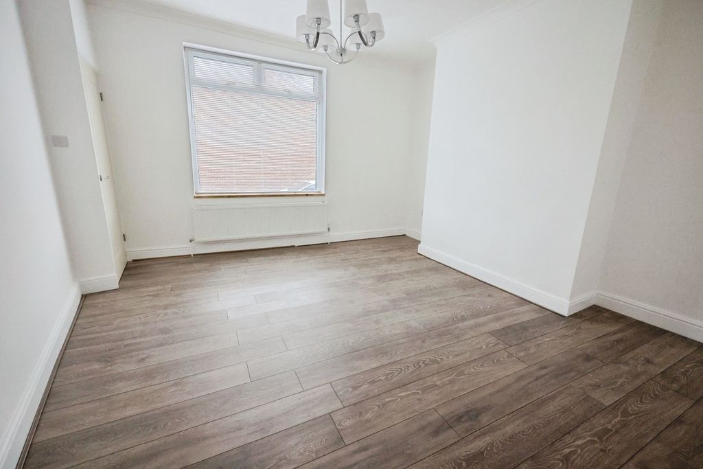 Property photo 2 of 8 Pbox-Img.Jpg
