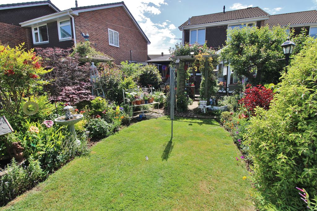 Property photo 2 of 27