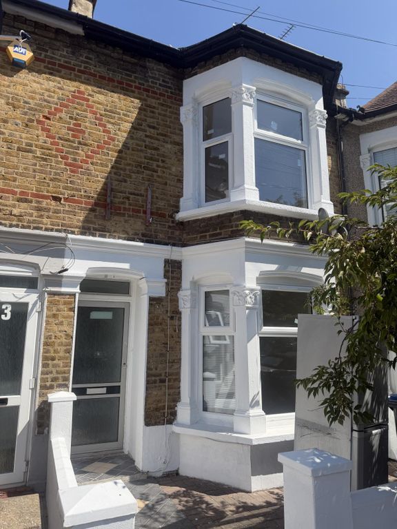 Property photo 1 of 12 4/5 Bed Terraced House To Rent South Road, London N9