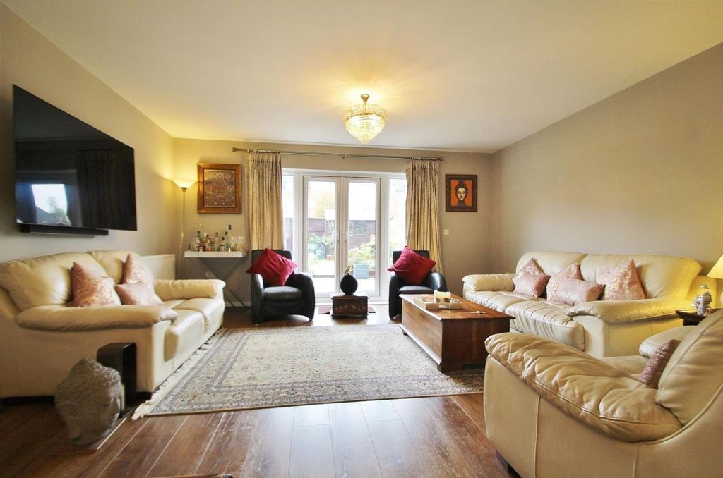 Property photo 2 of 11
