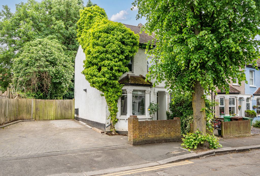 Property photo 1 of 21 External