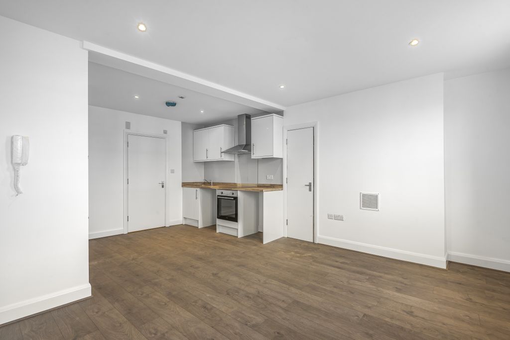 Property photo 1 of 7 925113 (1)