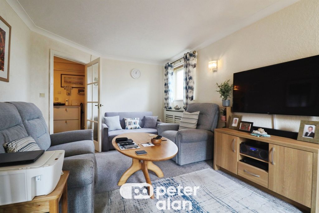 Property photo 2 of 12