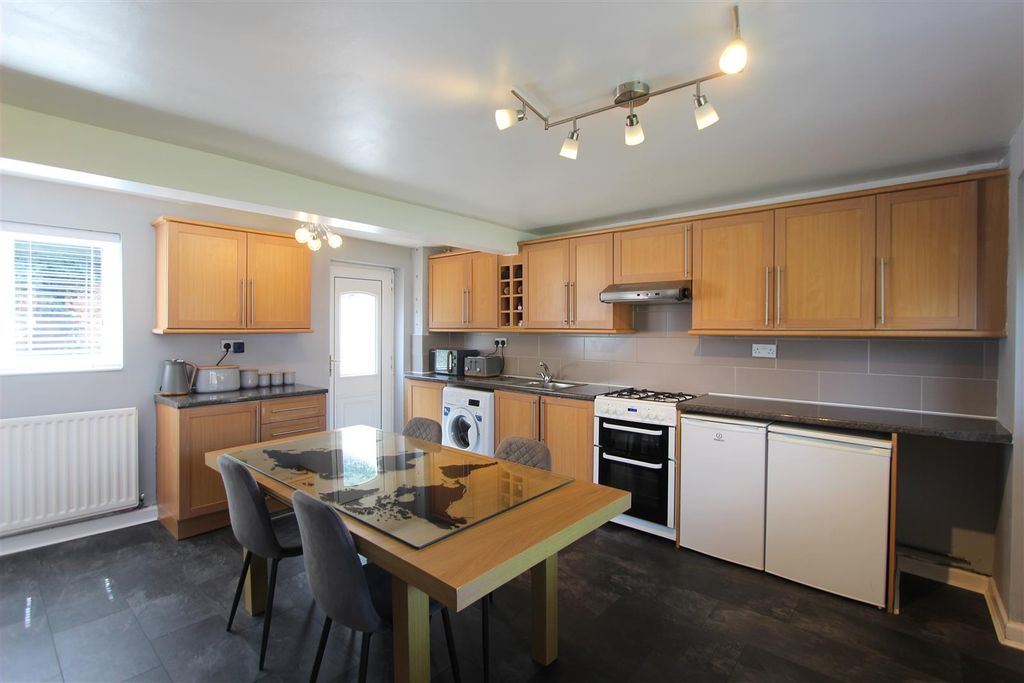 Property photo 3 of 15 Kitchen/Diner