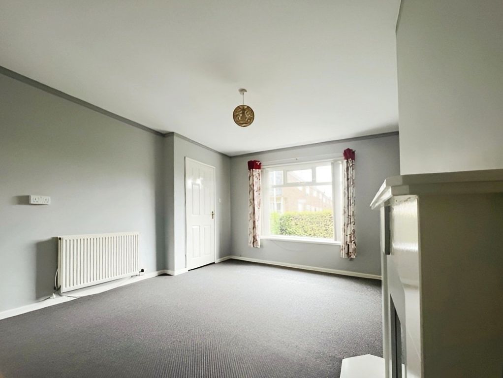 Property photo 3 of 10 Lounge 2