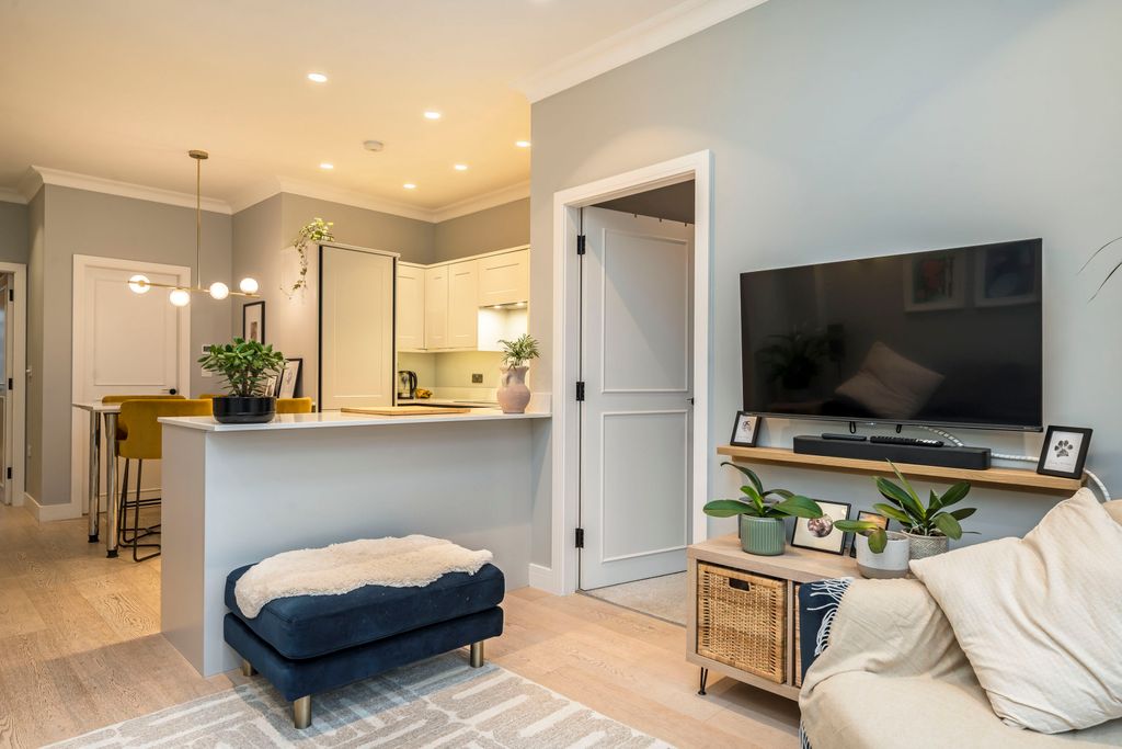 Property photo 3 of 11 Picture No. 12