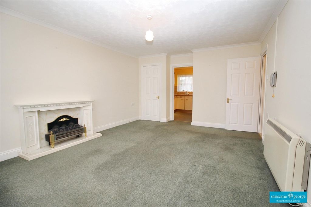 Property photo 3 of 10 Living Room