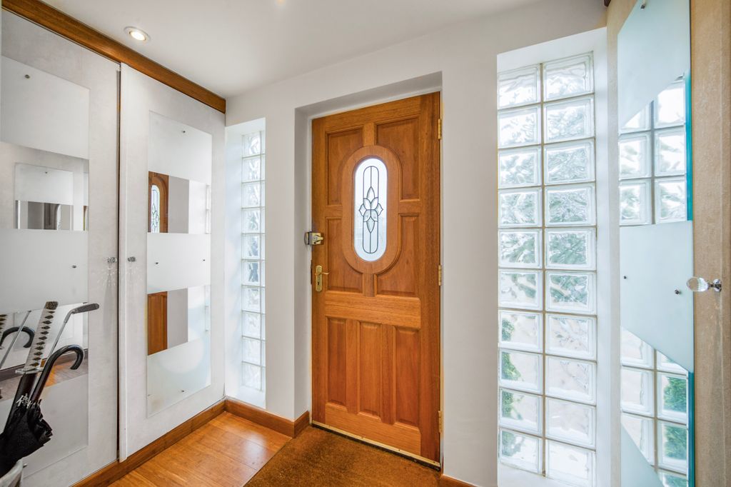 Property photo 3 of 28