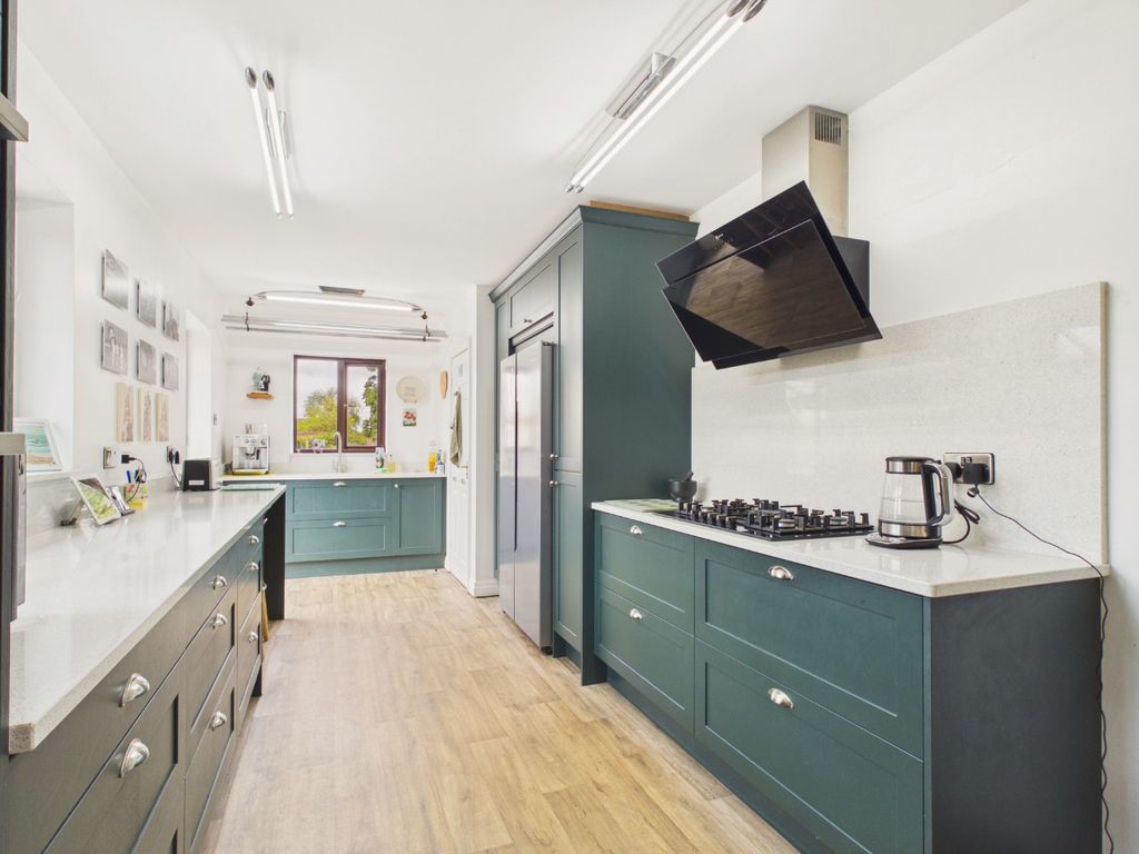 Property photo 2 of 25 5383724