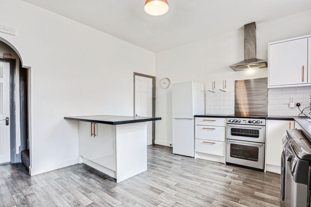 Property photo 3 of 15 Kitchen/Dining Room