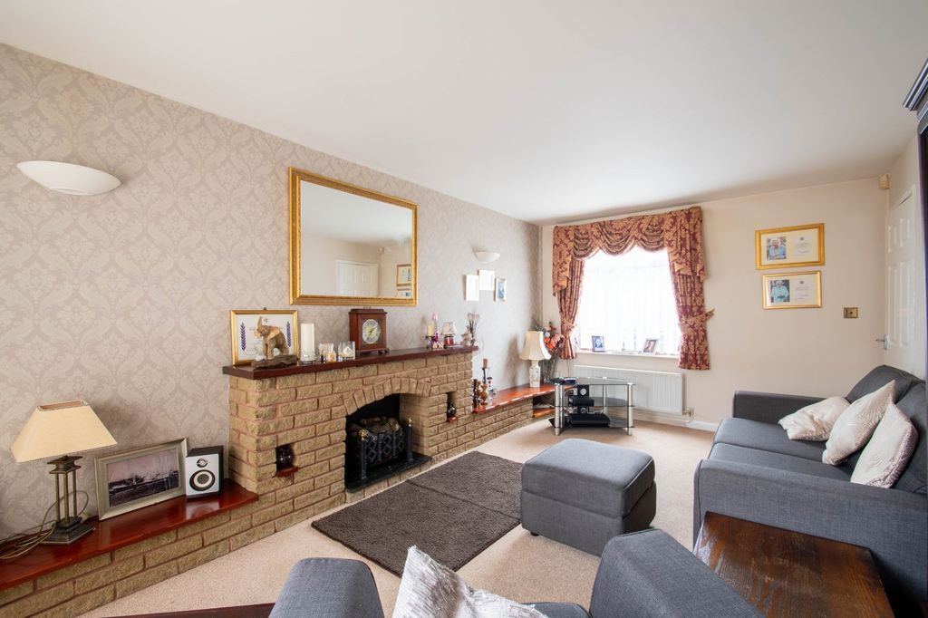 Property photo 3 of 21 Picture No. 13