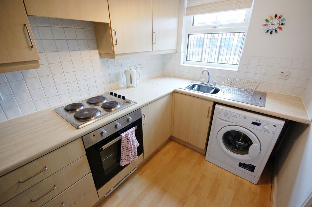 Property photo 3 of 7 Kitchen