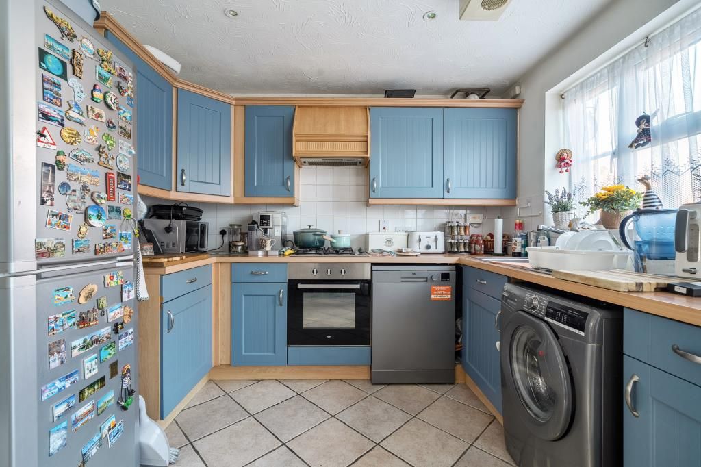 Property photo 3 of 19 Kitchen