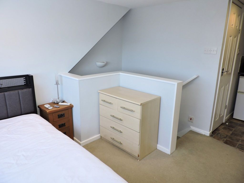 Property photo 3 of 10 Photograph 4