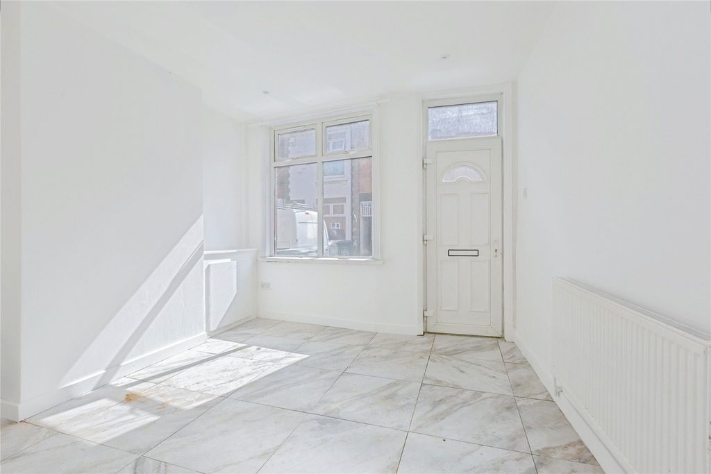 Property photo 3 of 18 Picture No. 14