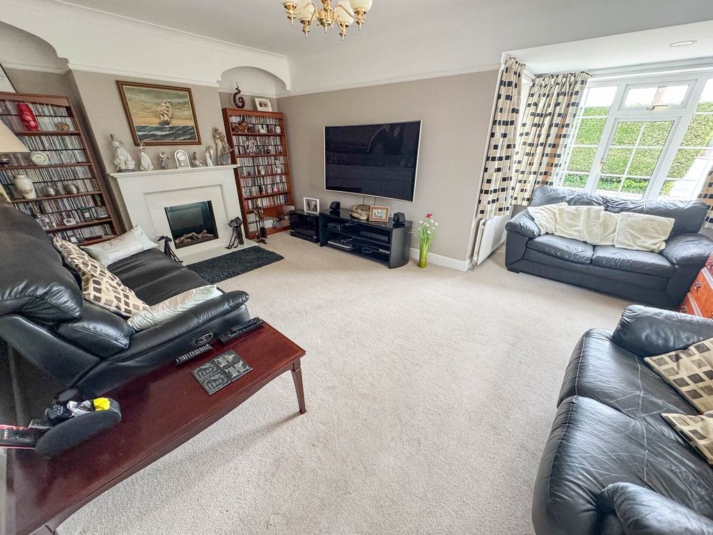 Property photo 2 of 34