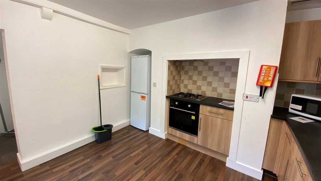 Property photo 1 of 47 Neat Kitchenette With Integrated Oven And Woodâ€‘Flo...