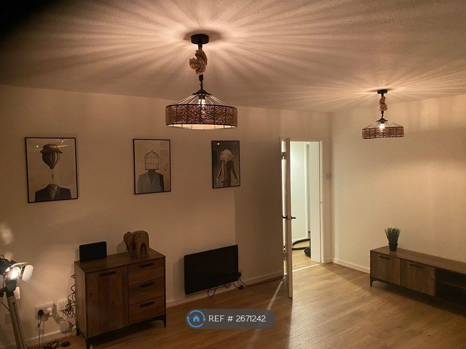 Property photo 2 of 24