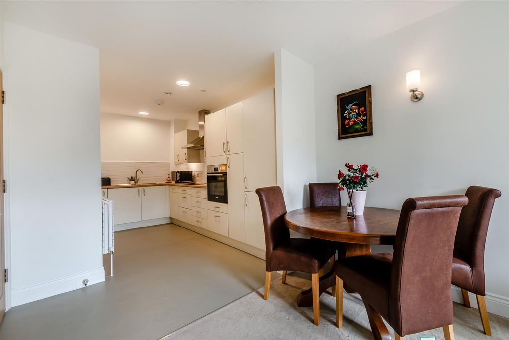 Property photo 3 of 20 8650995-Interior16.Jpg