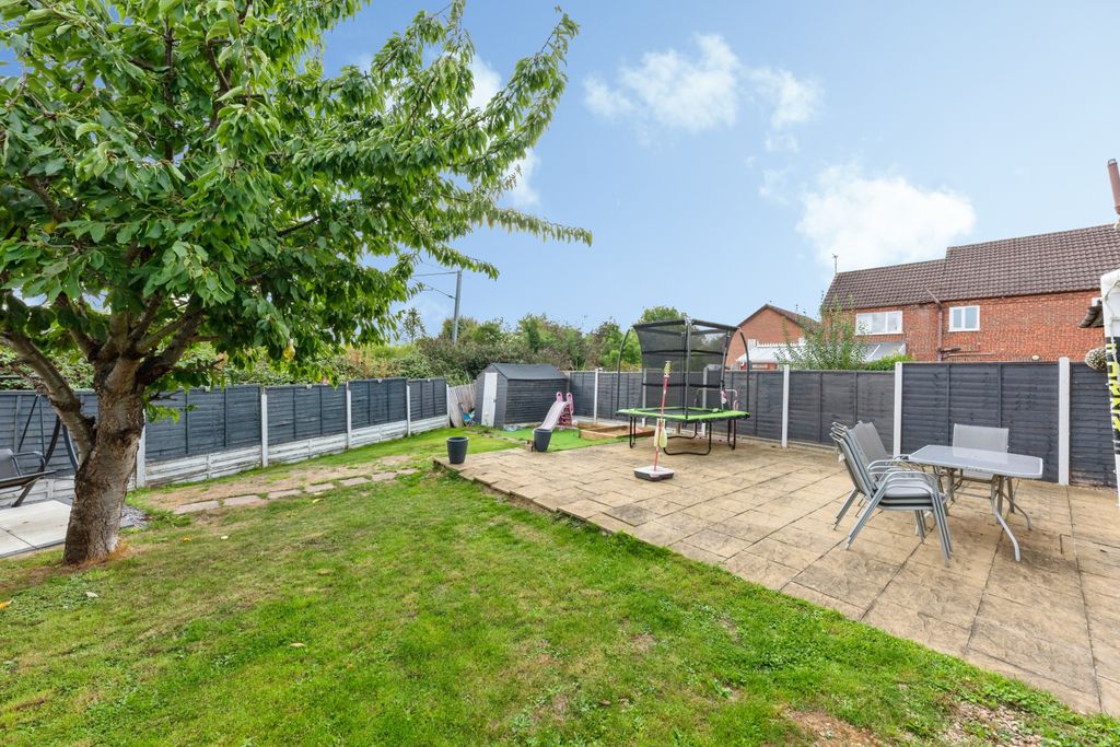 Property photo 2 of 17 34_Bramblewood_Close-25