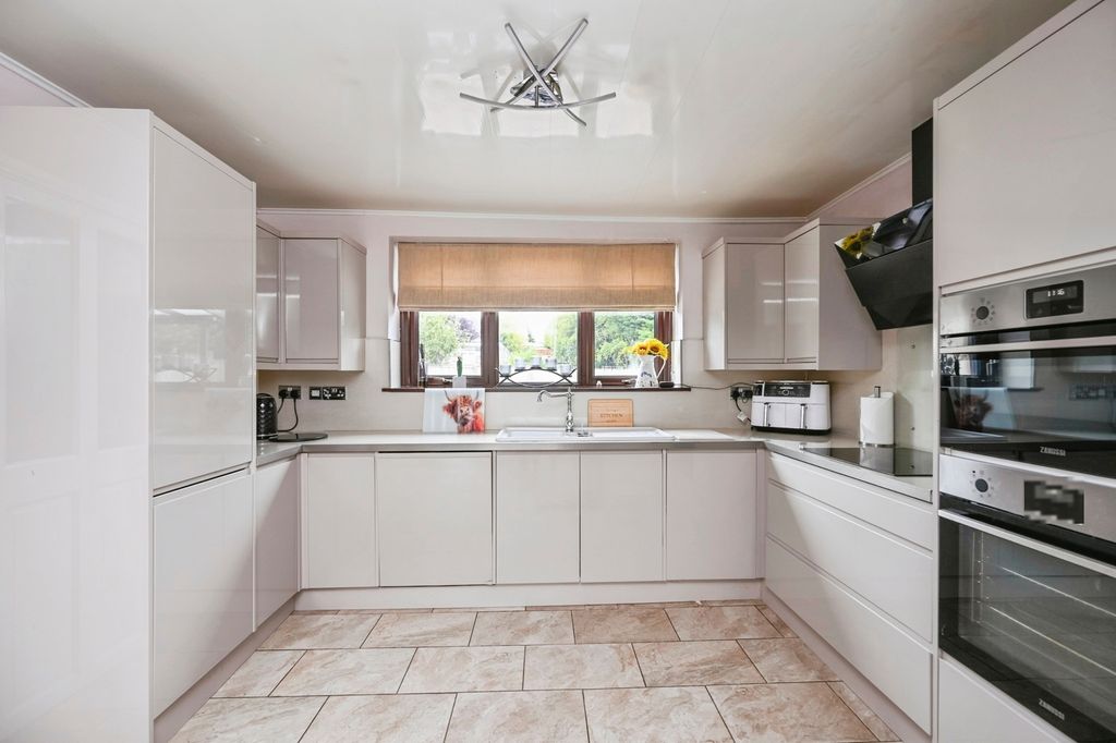 Property photo 3 of 14 Kitchen