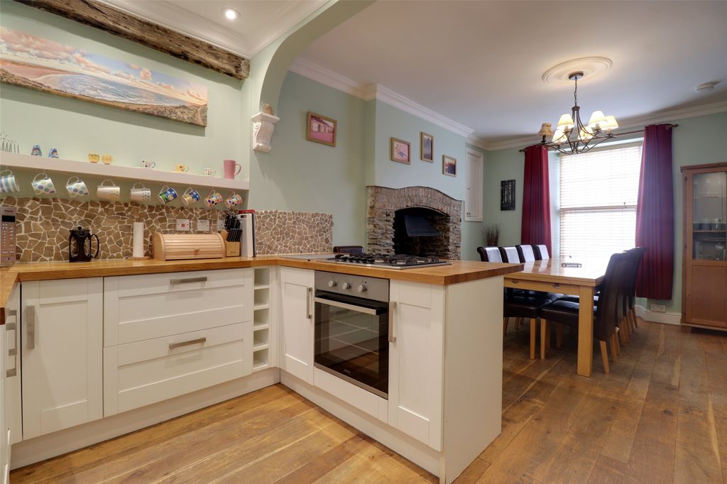 Property photo 2 of 16 Kitchen