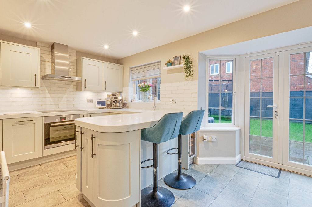 Property photo 2 of 30 Kitchen/Dining Room