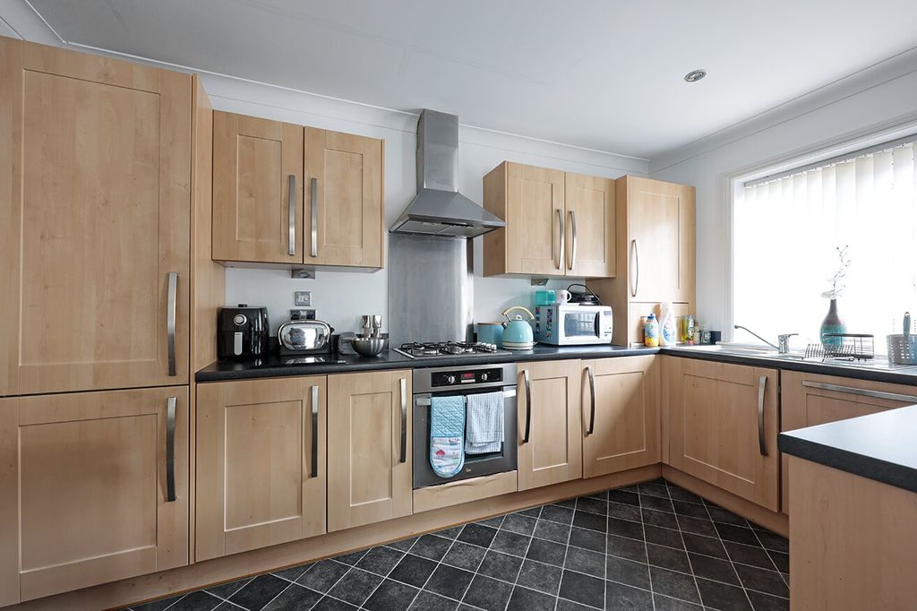 Property photo 3 of 10 4284813