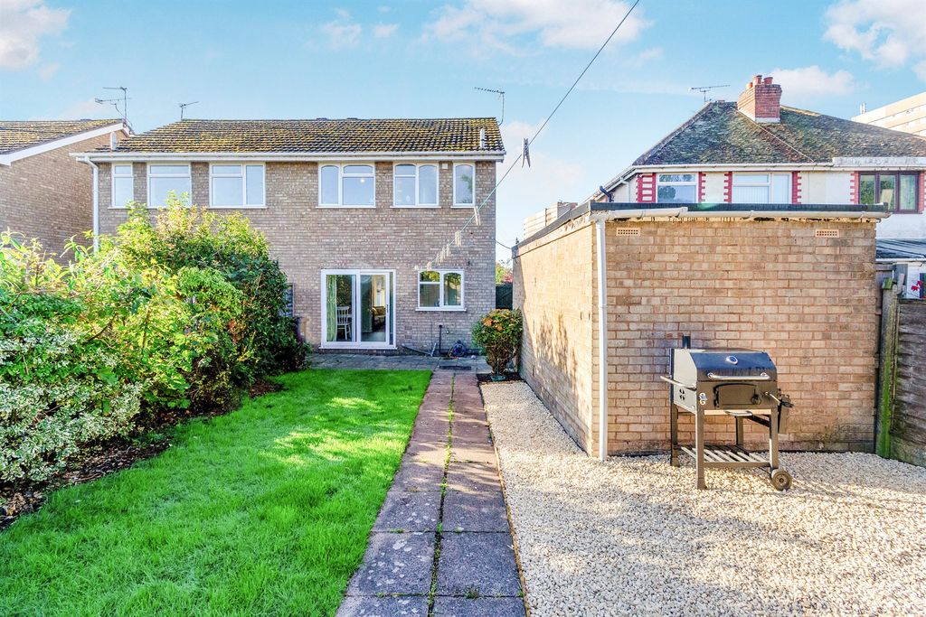 Property photo 2 of 18