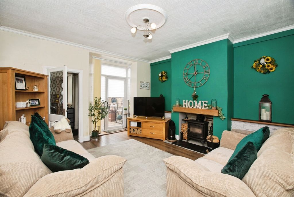 Property photo 2 of 17 Photo