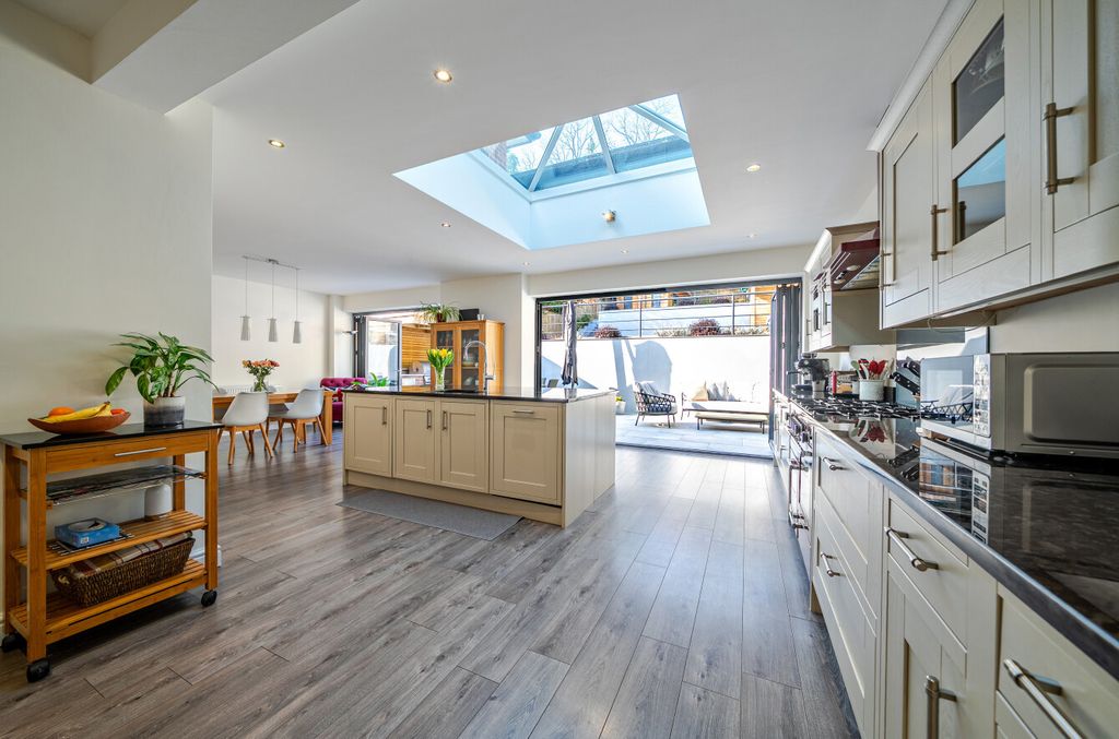 Property photo 2 of 29 1411098-12-69A8Ae...