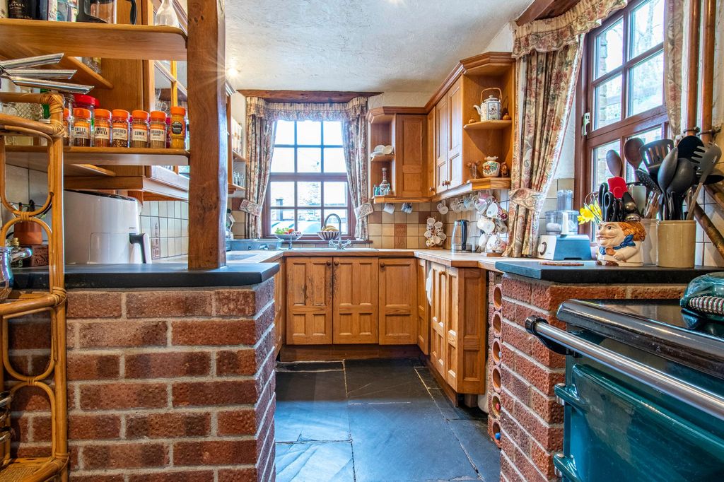 Property photo 3 of 28