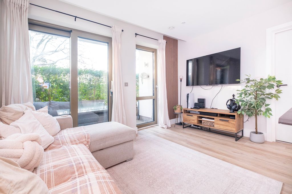 Property photo 2 of 18