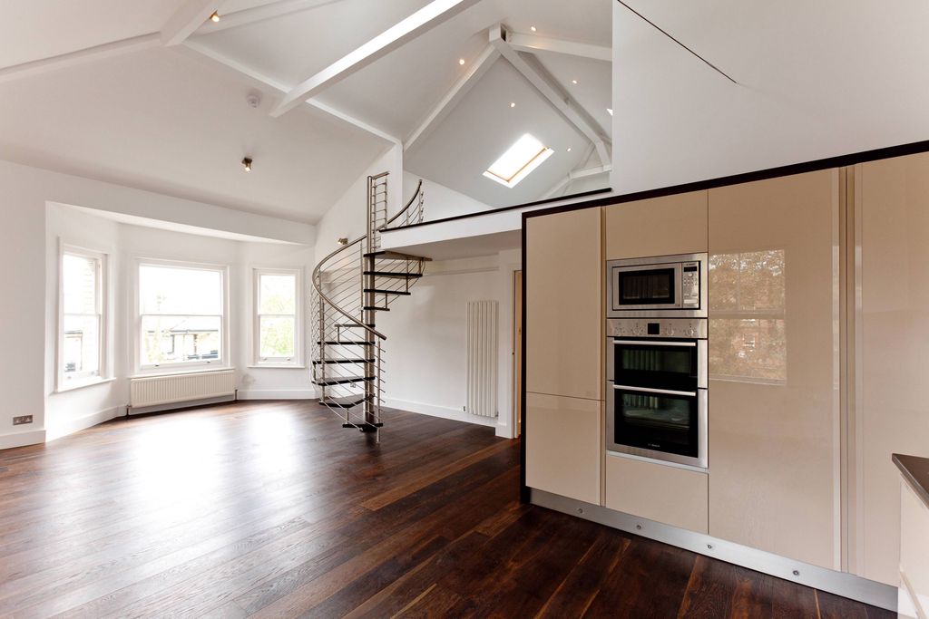 Property photo 1 of 19 Photo 9