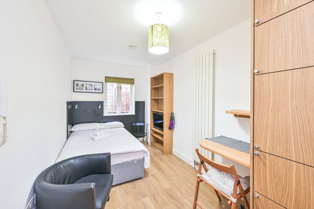 Property photo 1 of 5