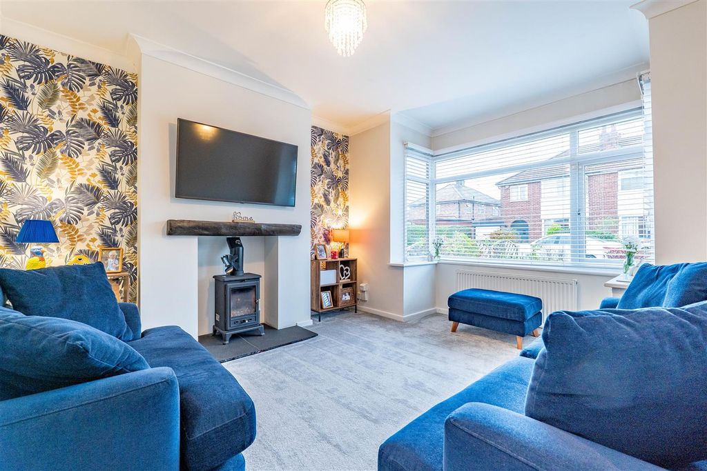 Property photo 2 of 27 Lounge