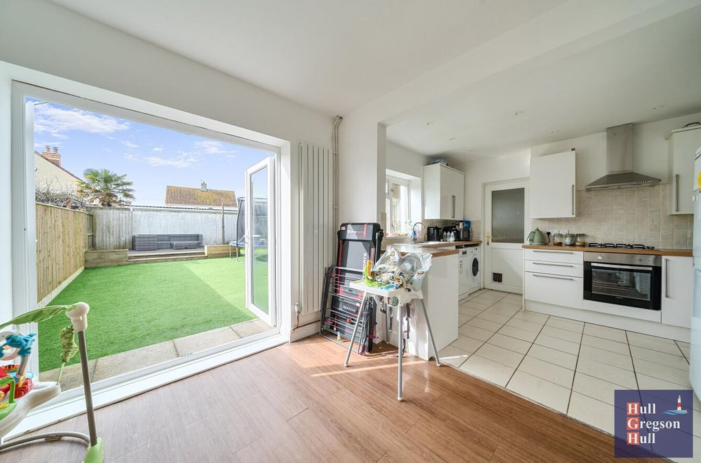 Property photo 3 of 17 181Ae469-Caa7-456E-A47B-9427Bf068275.Jpg