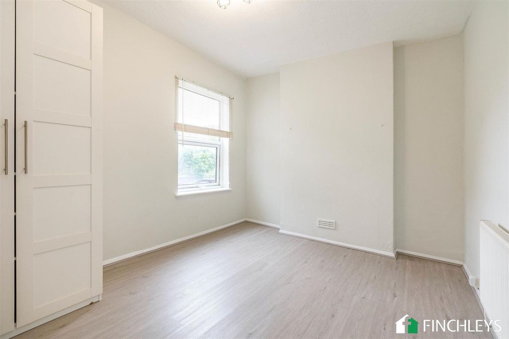 Property photo 3 of 10 83Longlanelondonn32Hy-6.Jpg