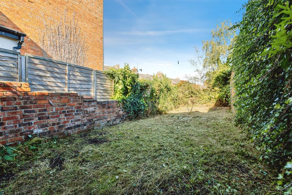 Property photo 2 of 16 Garden