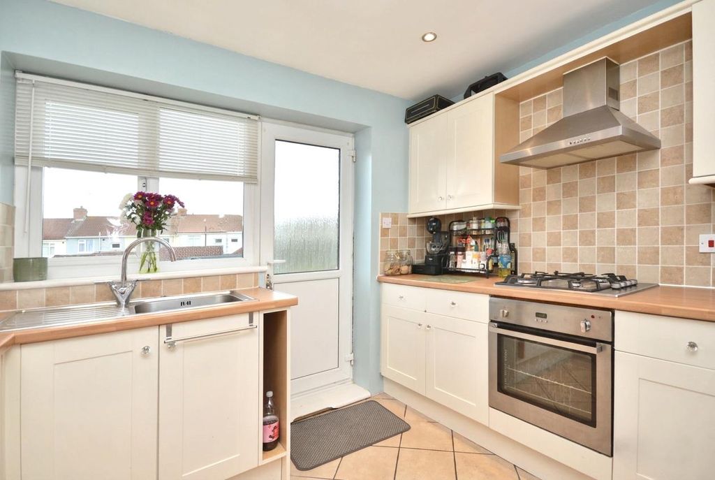 Property photo 3 of 14 Kitchen